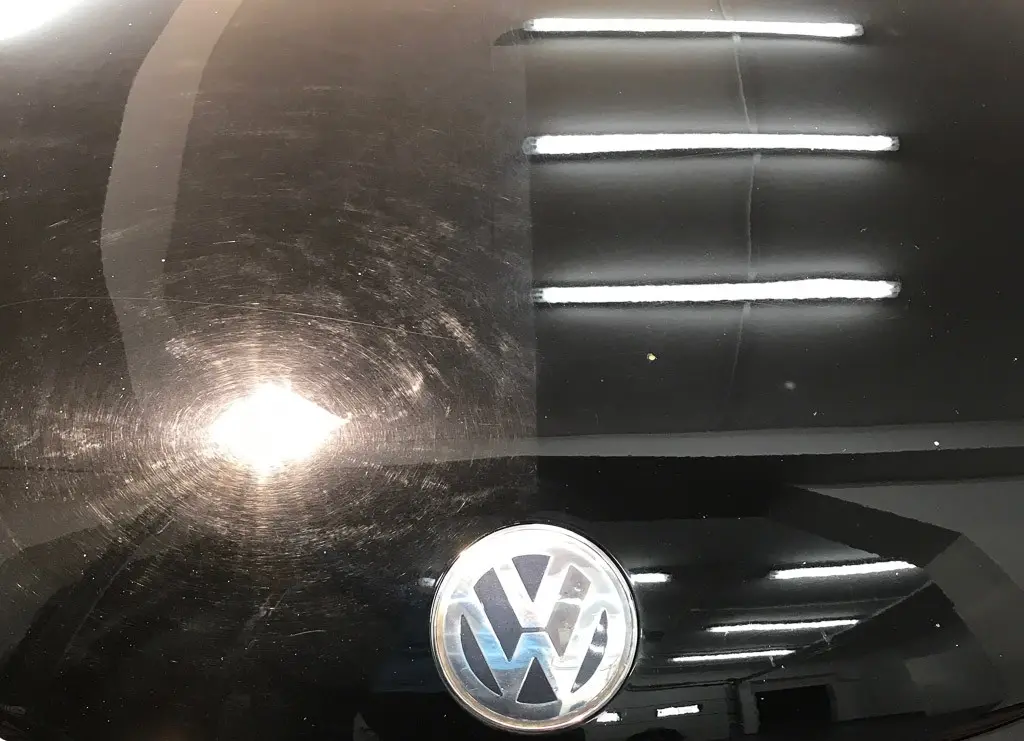 VW New Beetle po jednoetapowej korekcie lakieru oraz zabezpieczeniu lakieru woskiem naturalnym