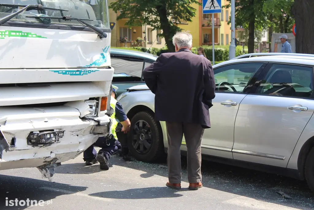 Trzy pojazdy zderzyły się na skrzyżowaniu Podgórnej, Tyrankiewiczów i Zygmunta Augusta