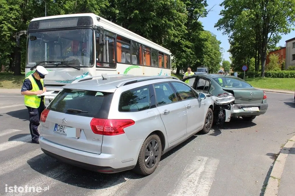 Trzy pojazdy zderzyły się na skrzyżowaniu Podgórnej, Tyrankiewiczów i Zygmunta Augusta