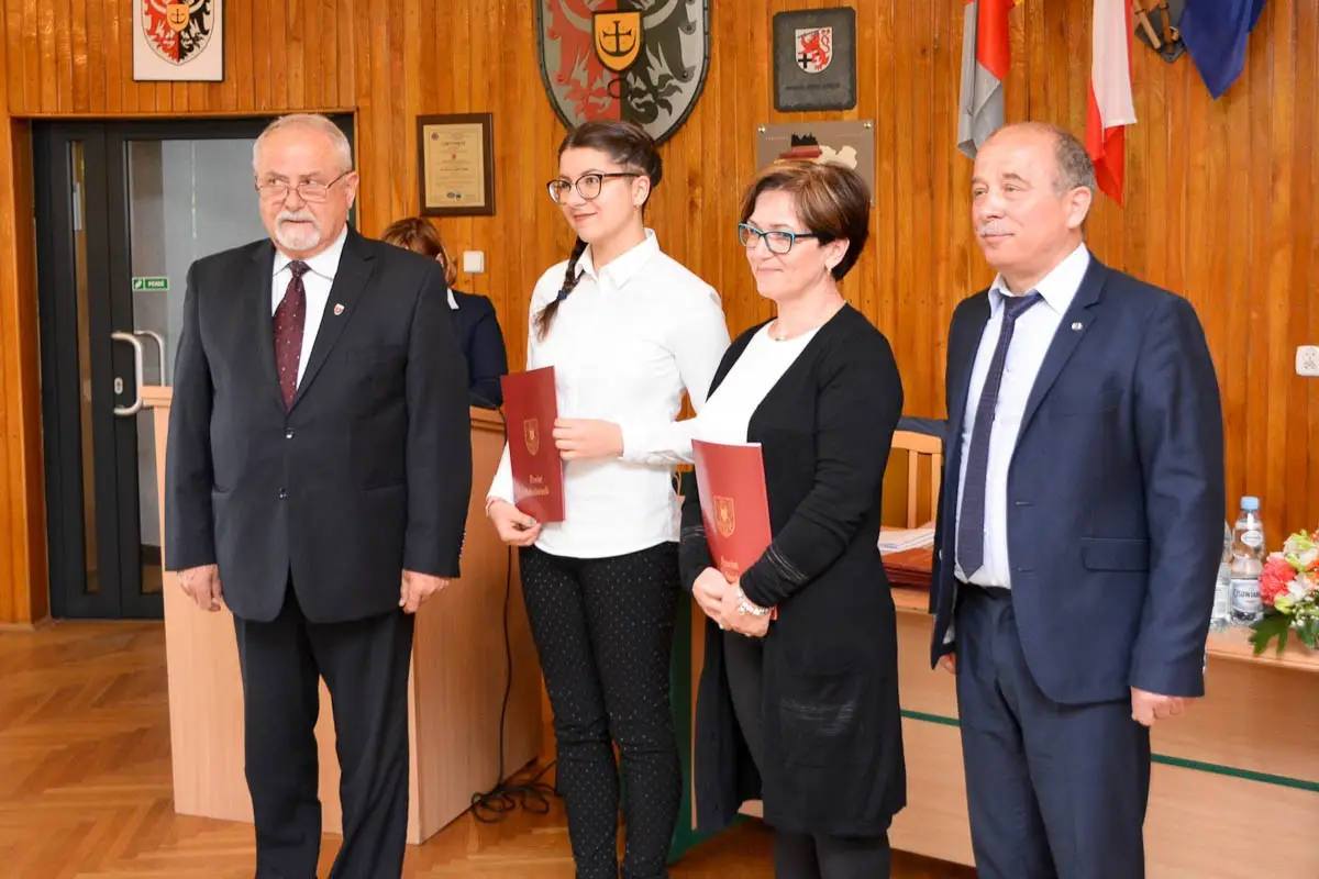 Najzdolniejsi uczniowie powiatowych szkół uhonorowani