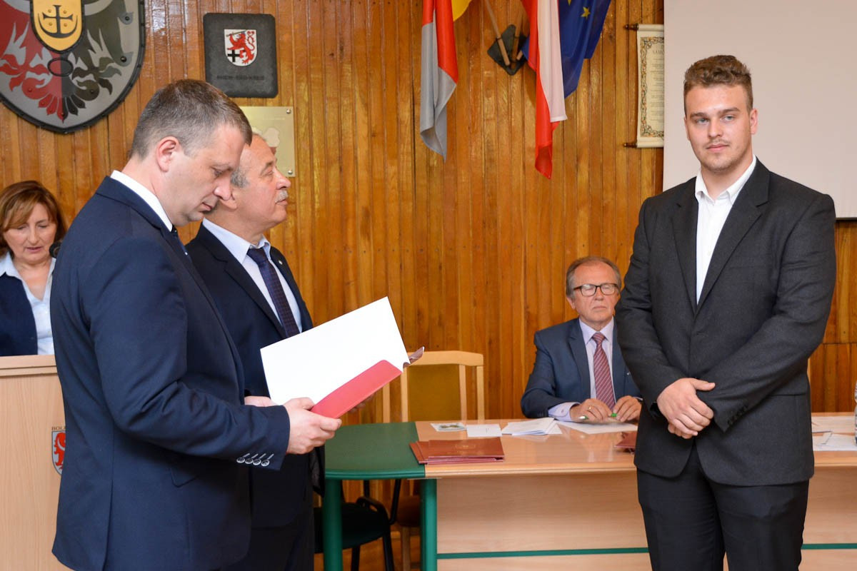 Najzdolniejsi uczniowie powiatowych szkół uhonorowani