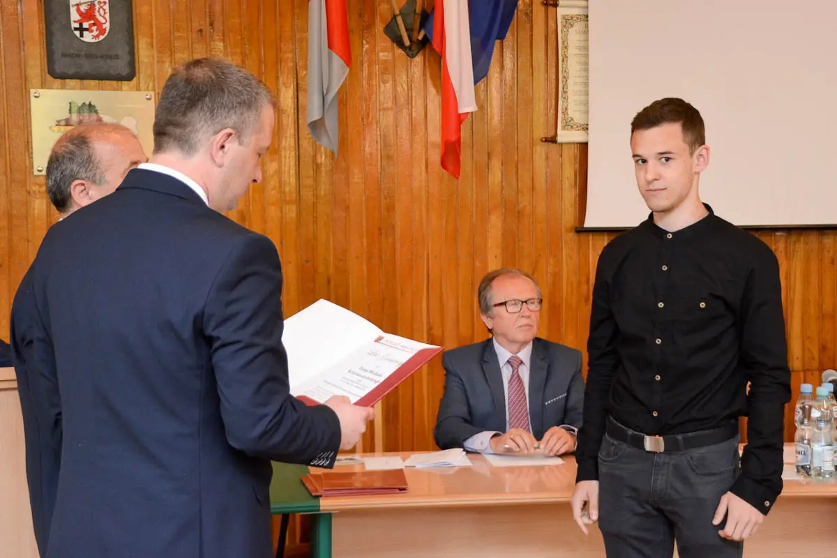 Najzdolniejsi uczniowie powiatowych szkół uhonorowani