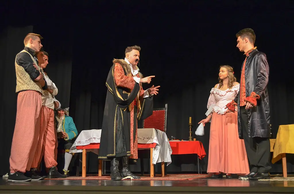„Zemsta” II LO dziś dwukrotnie w Teatrze Starym