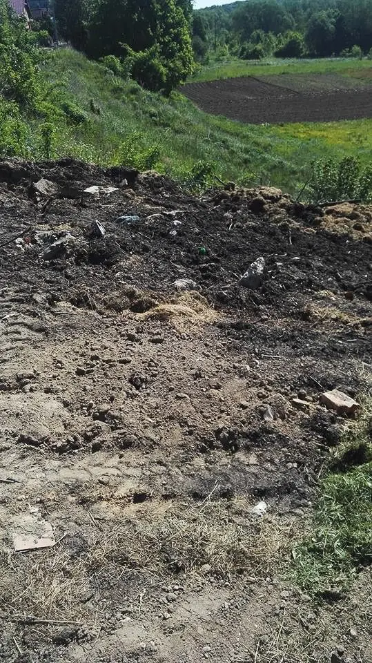 Potworny odór na Zabobrzu. Śmietnisko na prywatnej działce