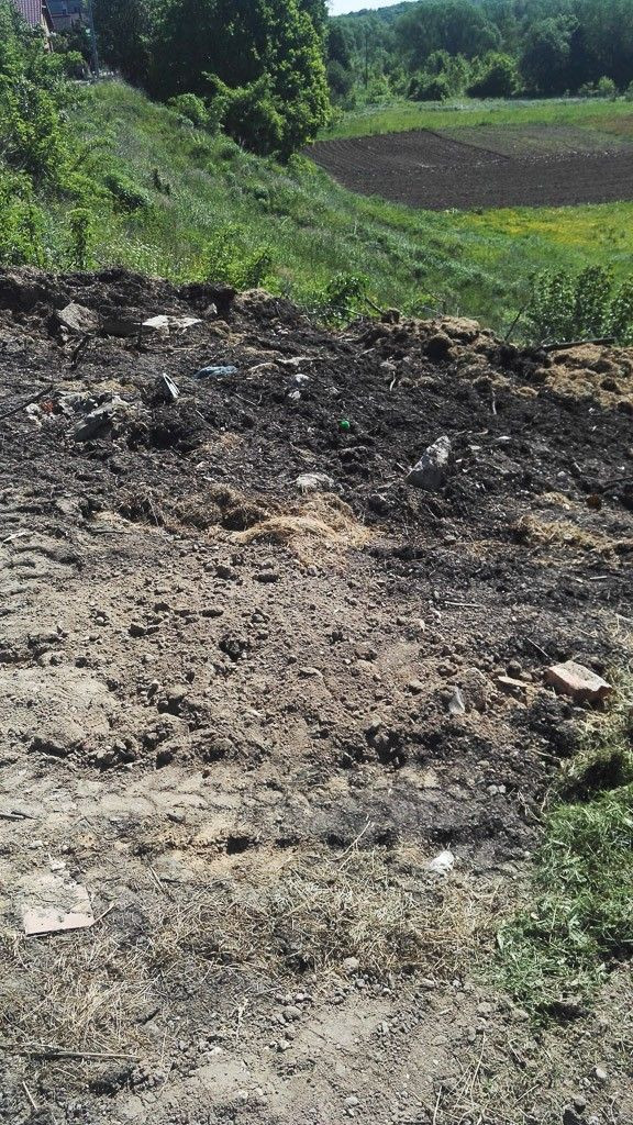 Potworny odór na Zabobrzu. Śmietnisko na prywatnej działce