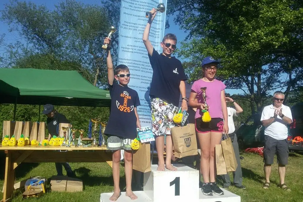 Żeglarze z Sail Swim z kompletem medali