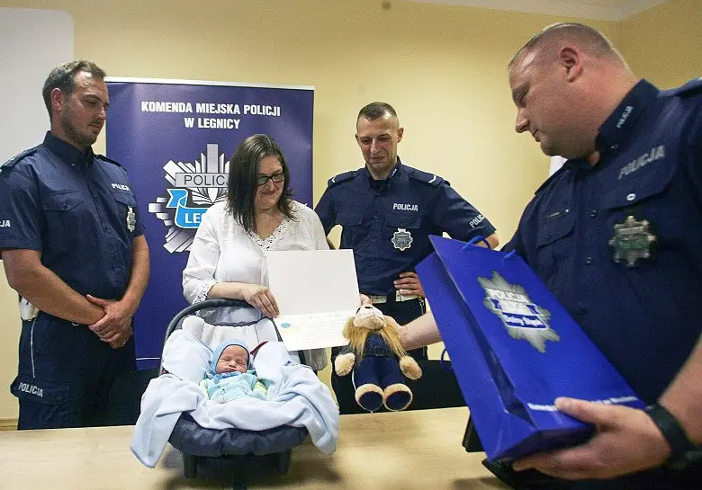Rodzina najmłodszego policjanta z drogówki podziękowała mundurowym