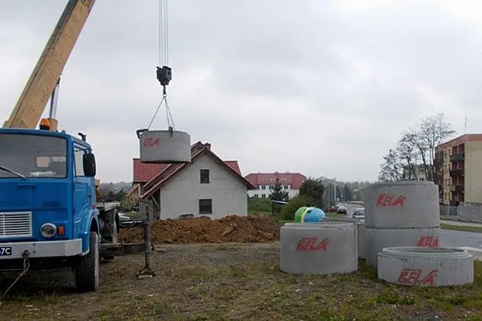 „Kosmiczne” i wandaloodporne pojemniki na śmieci w Nowogrodźcu