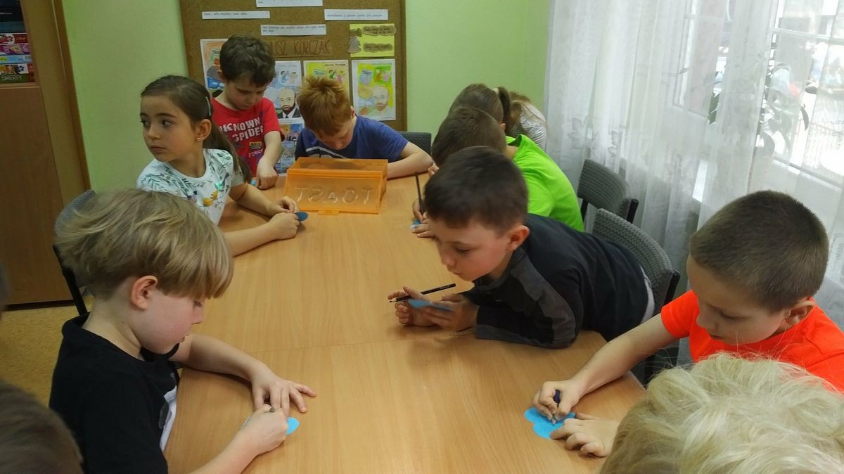 NASZ AUTYZM, zajęcia w świetlicy Szkoły Podstawowej nr 4 w Bolesławcu im. Jana Matejki