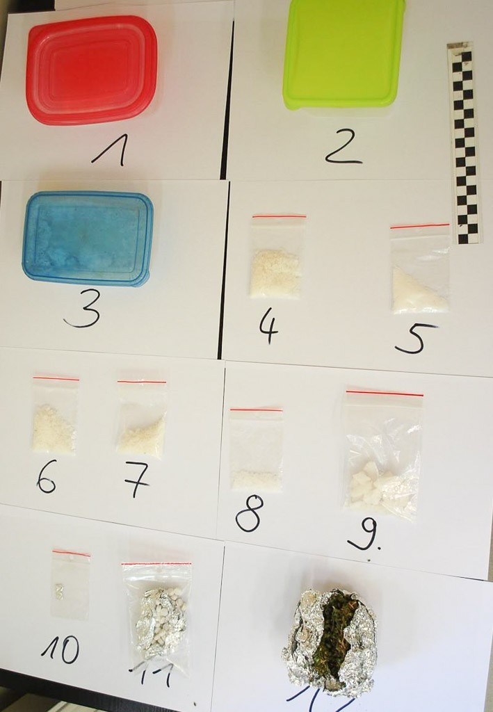 22-latek miał w mieszkaniu ponad 1000 porcji różnych narkotyków