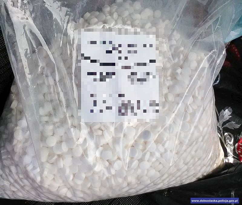 Czech miał prawie półtora kg tabletek, z których robi się narkotyki