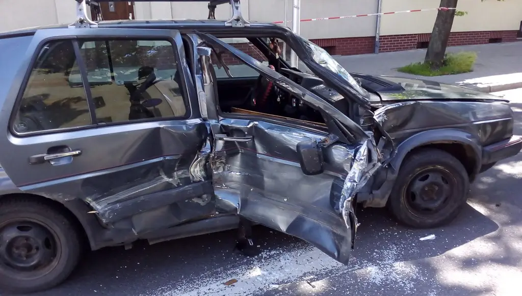 Zderzenie autobusu z osobówką na Chrobrego, 3 osoby ranne