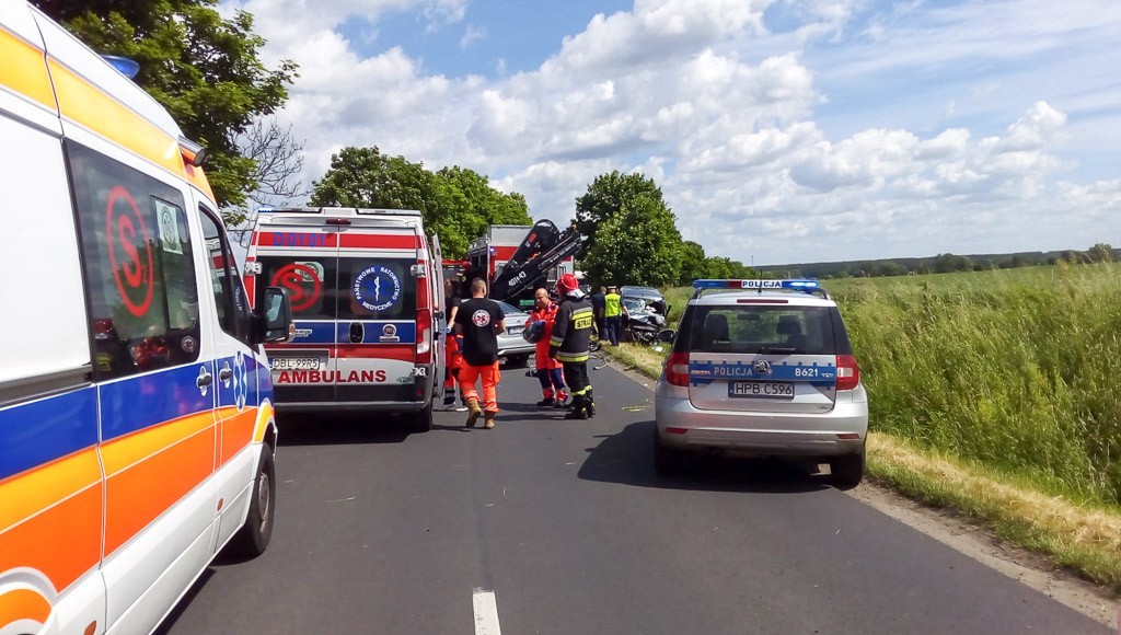 Wypadek pod Chościszowicami – dwie osoby ranne, jedna ciężko