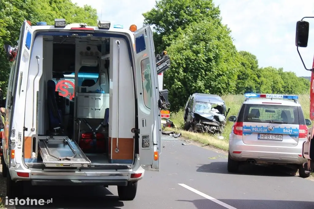Wypadek pod Chościszowicami – dwie osoby ranne, jedna ciężko
