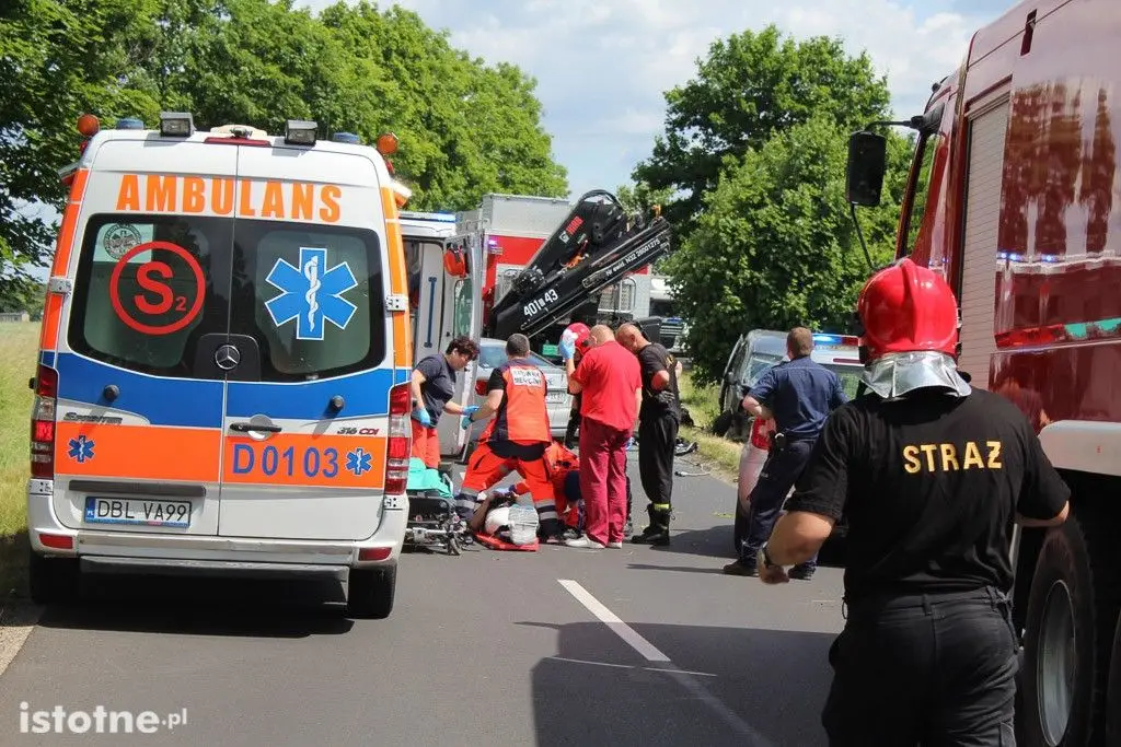 Wypadek pod Chościszowicami – dwie osoby ranne, jedna ciężko