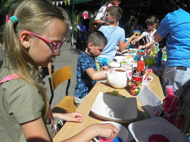 Żyją kolorowo: piknik integracyjny w szkole specjalnej