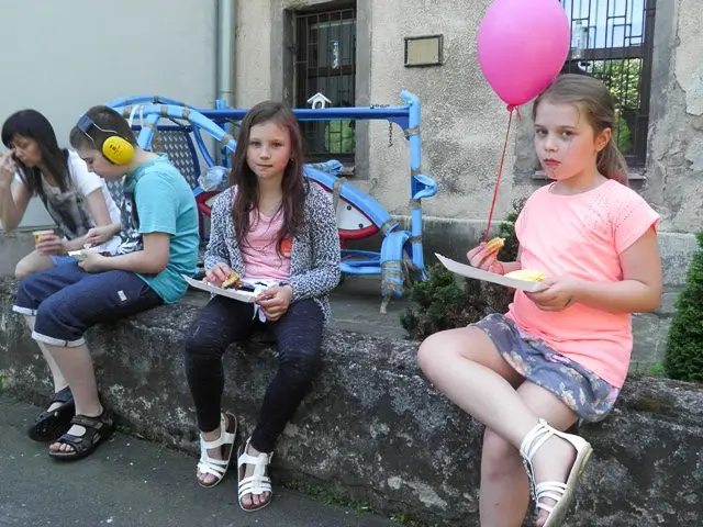 Żyją kolorowo: piknik integracyjny w szkole specjalnej
