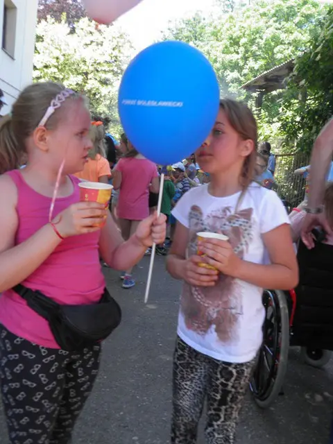 Żyją kolorowo: piknik integracyjny w szkole specjalnej