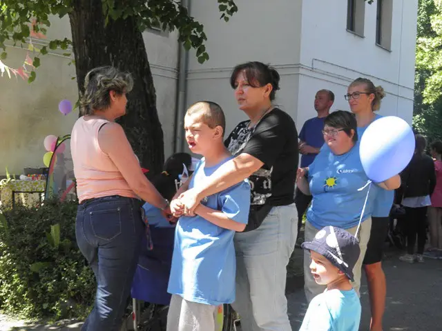 Żyją kolorowo: piknik integracyjny w szkole specjalnej