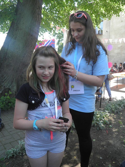 Żyją kolorowo: piknik integracyjny w szkole specjalnej