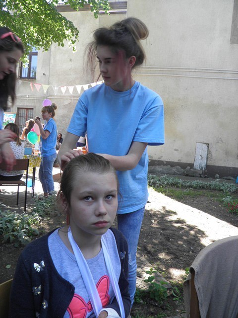 Żyją kolorowo: piknik integracyjny w szkole specjalnej