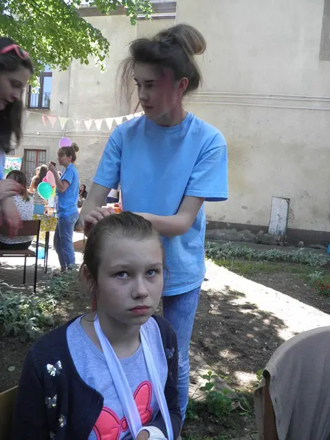 Żyją kolorowo: piknik integracyjny w szkole specjalnej