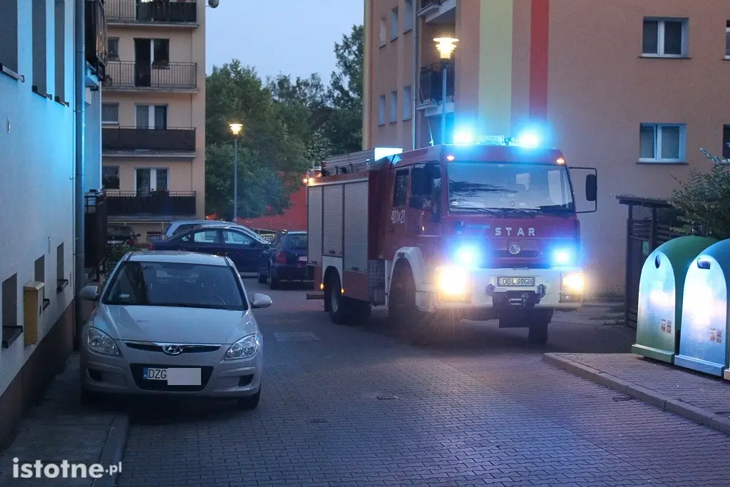 Runął sufit w bloku na Górników