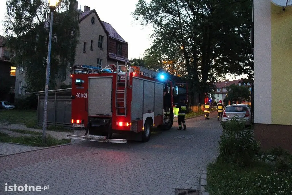 Runął sufit w bloku na Górników