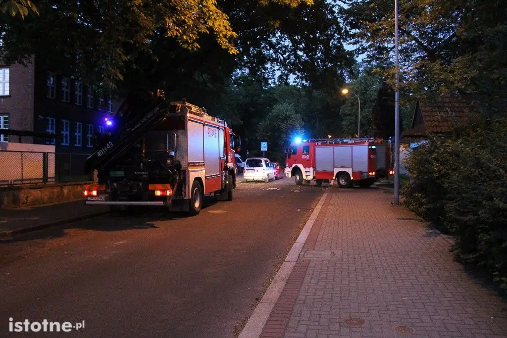 Runął sufit w bloku na Górników