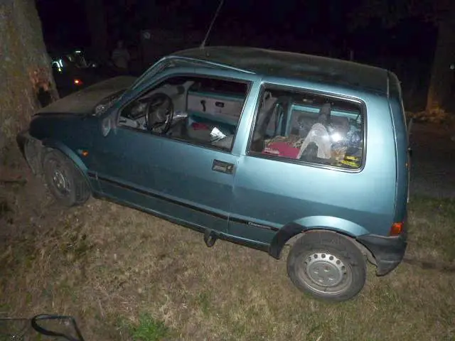 Po pijaku i po narkotykach rozbił Fiata. Przed policją schował się w… szafie