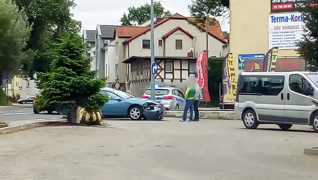 Kolizja dwóch osobówek koło „Handlówki”