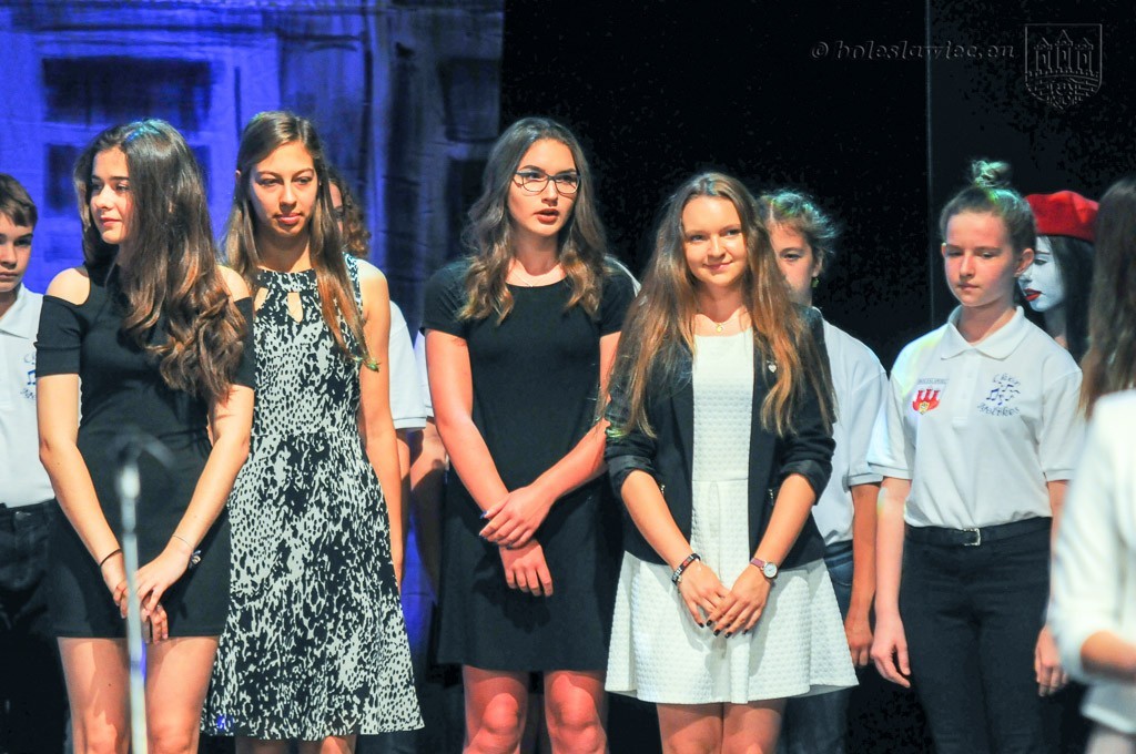 Uhonorowano wybitnie uzdolnionych uczniów szkół miejskich