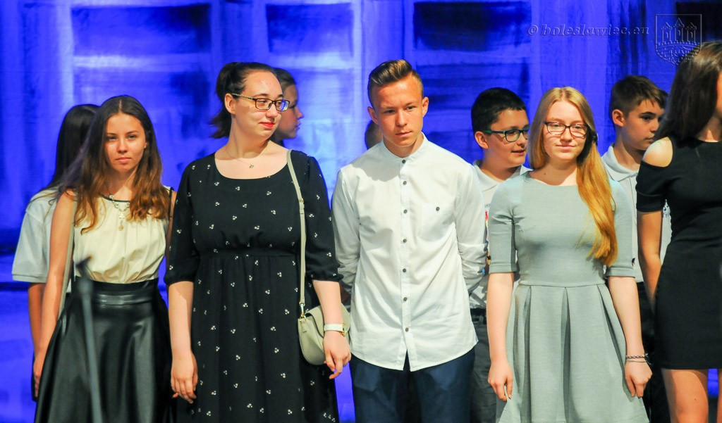 Uhonorowano wybitnie uzdolnionych uczniów szkół miejskich