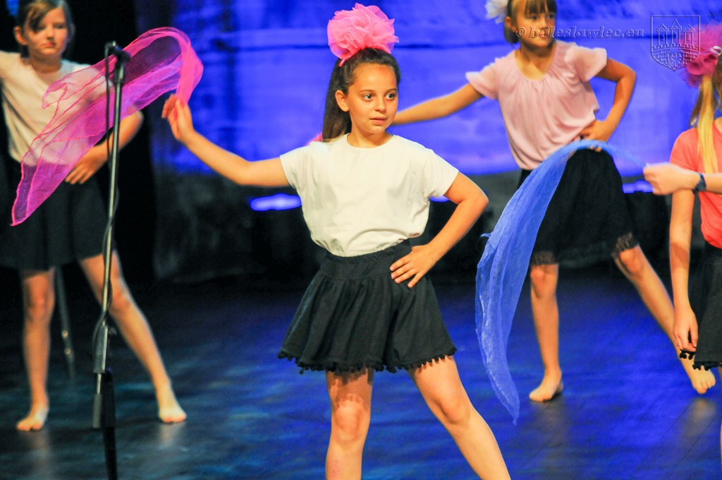 Uhonorowano wybitnie uzdolnionych uczniów szkół miejskich