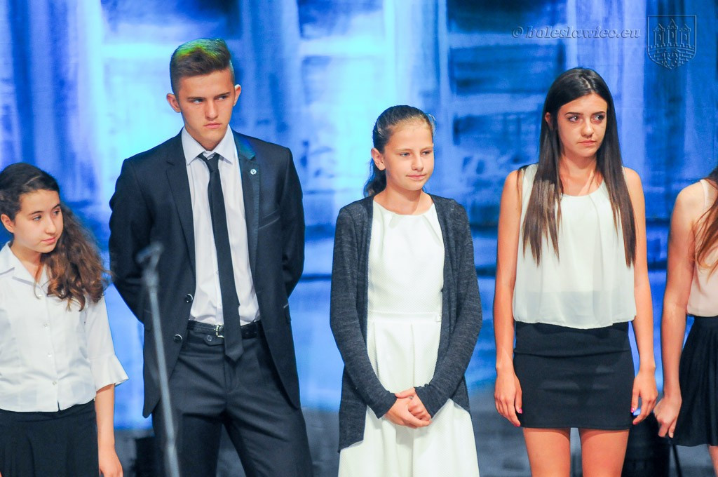 Uhonorowano wybitnie uzdolnionych uczniów szkół miejskich