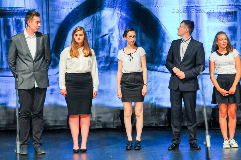 Uhonorowano wybitnie uzdolnionych uczniów szkół miejskich