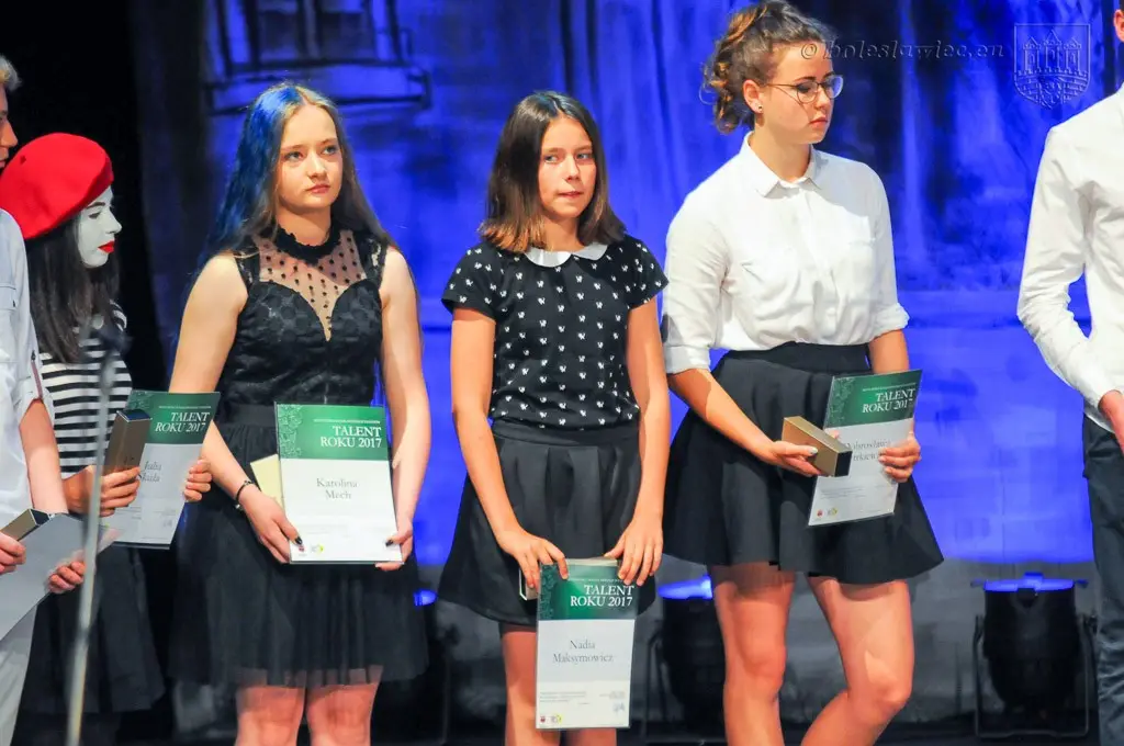 Uhonorowano wybitnie uzdolnionych uczniów szkół miejskich