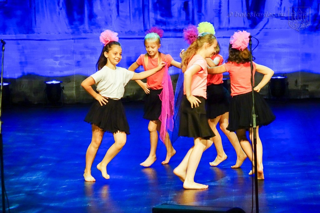 Uhonorowano wybitnie uzdolnionych uczniów szkół miejskich