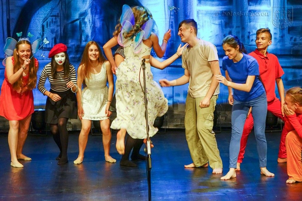 Uhonorowano wybitnie uzdolnionych uczniów szkół miejskich