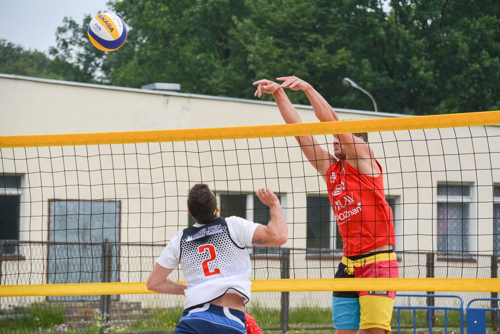 Wałbrzyscy strażacy najlepsi w siatkówce plażowej. Bolesławianie drudzy