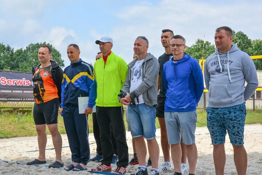 Wałbrzyscy strażacy najlepsi w siatkówce plażowej. Bolesławianie drudzy