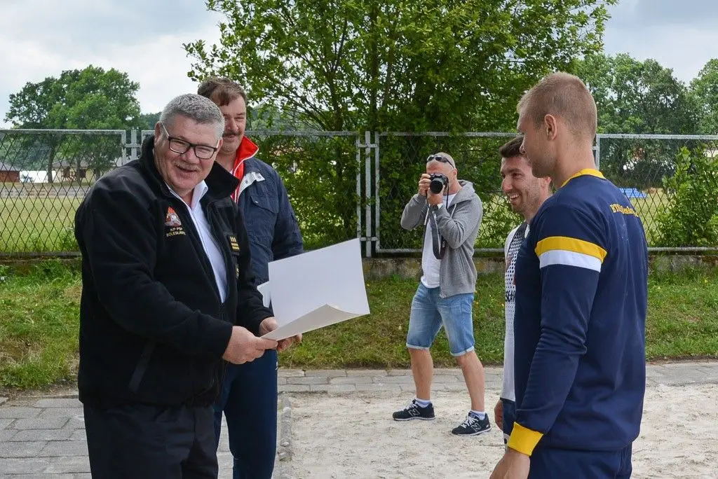 Wałbrzyscy strażacy najlepsi w siatkówce plażowej. Bolesławianie drudzy