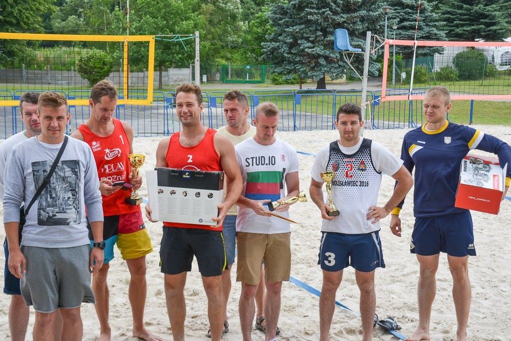 Wałbrzyscy strażacy najlepsi w siatkówce plażowej. Bolesławianie drudzy