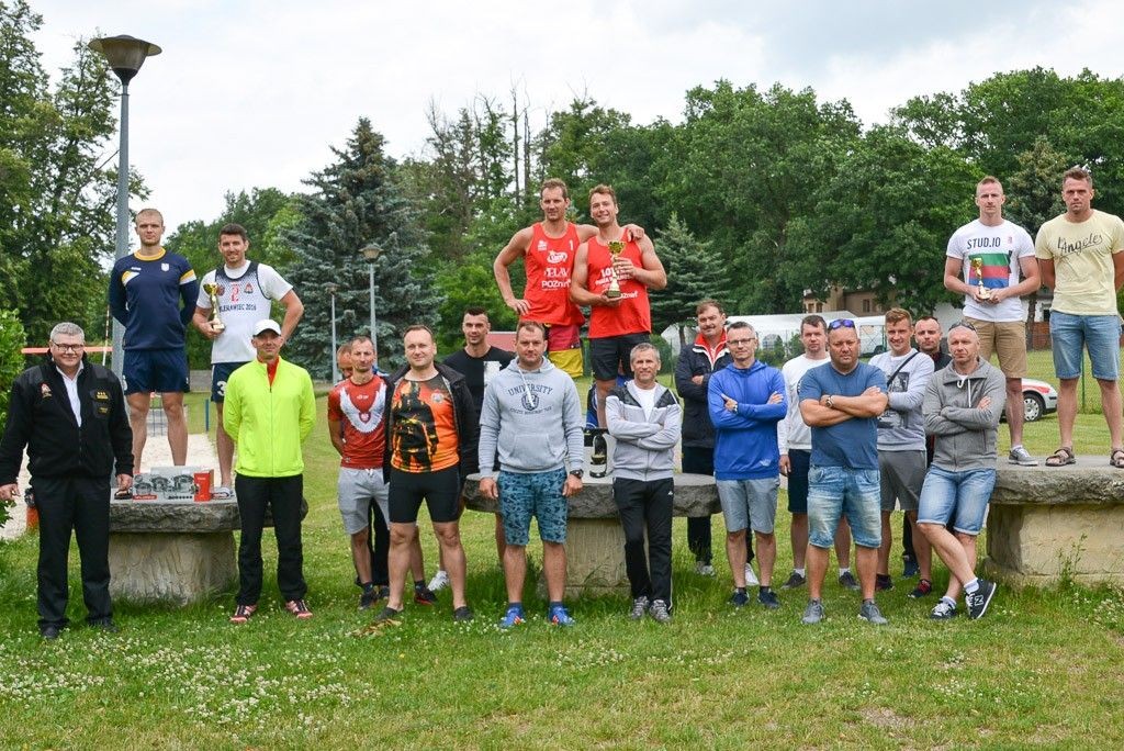 Wałbrzyscy strażacy najlepsi w siatkówce plażowej. Bolesławianie drudzy