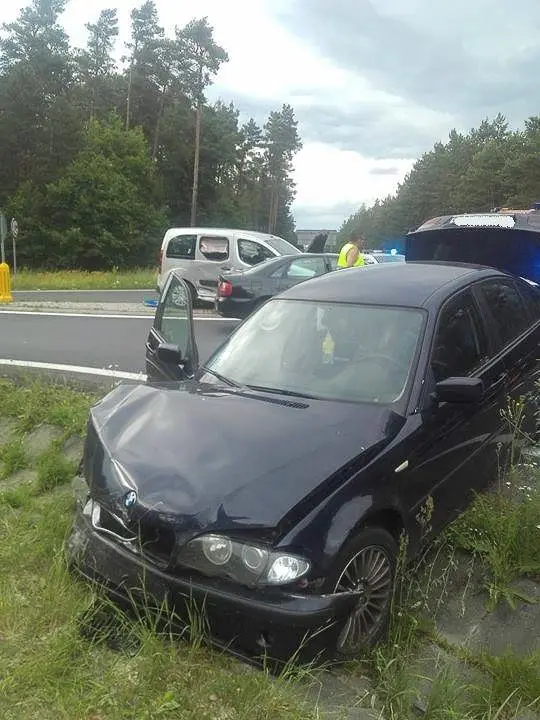 Wypadek na A18, dwie osoby ranne