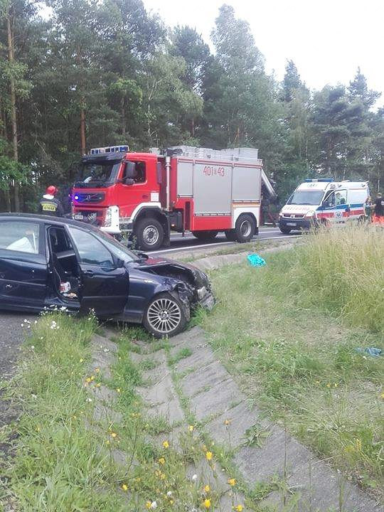 Wypadek na A18, dwie osoby ranne