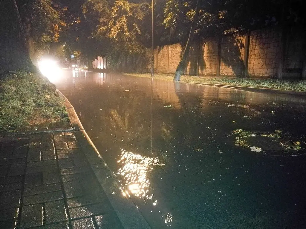 Zalana ulica przy stadionie miejskim