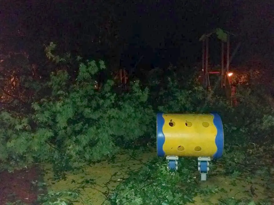 Nawałnica zniszczyła plac zabaw w Parku Miejskim