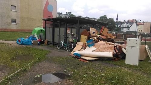 Syf przy Żwirki i Wigury