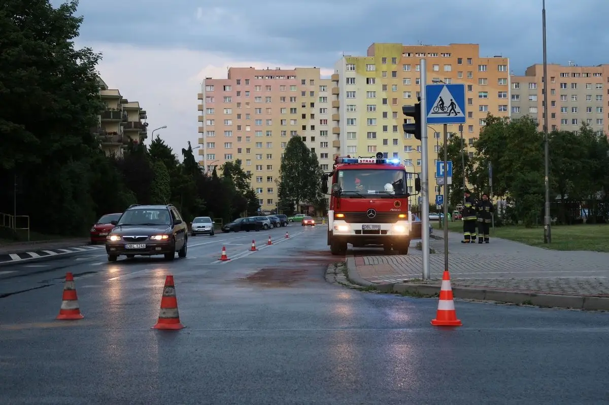 Niebezpieczna substancja na drodze